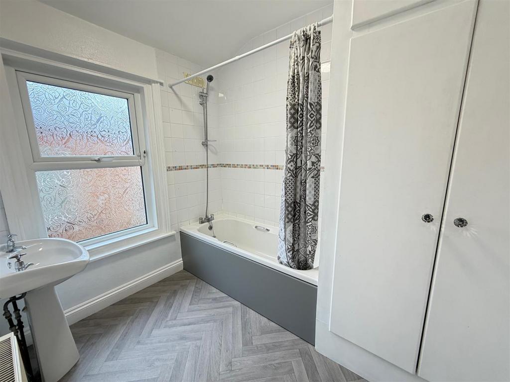 Bathroom.jpg