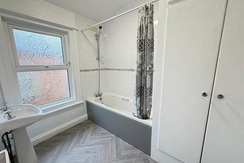 2 bedroom terraced house for sale, Tennyson Avenue, Scarborough