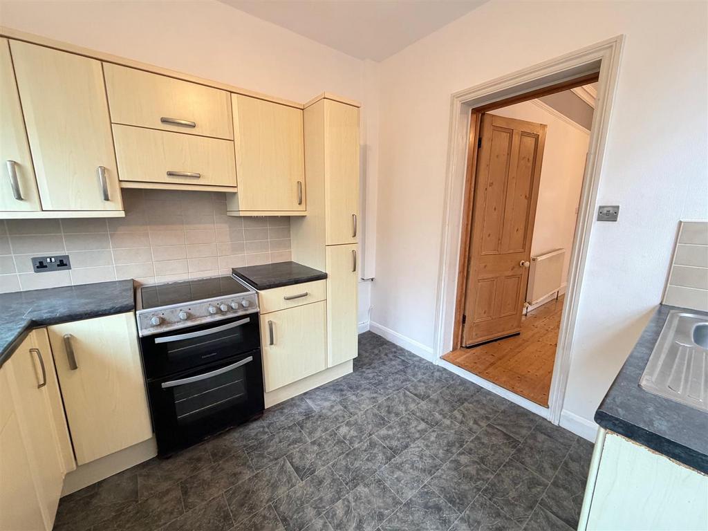 Kitchen 2.jpg