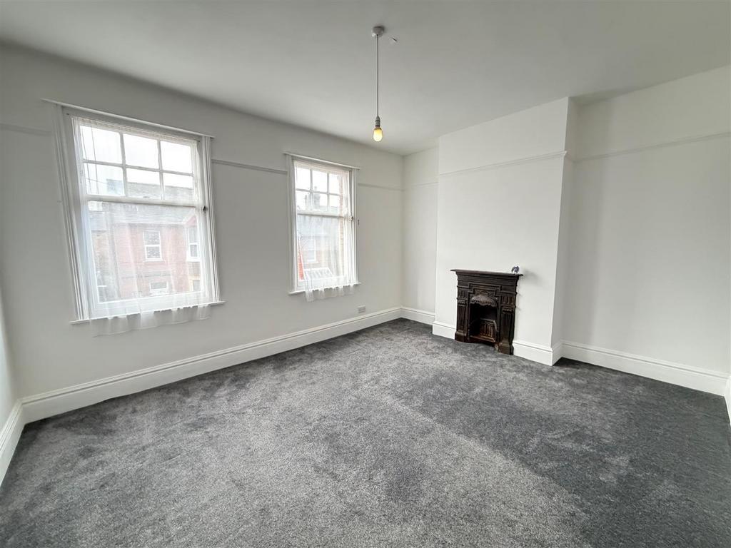 Front bedroom.jpg