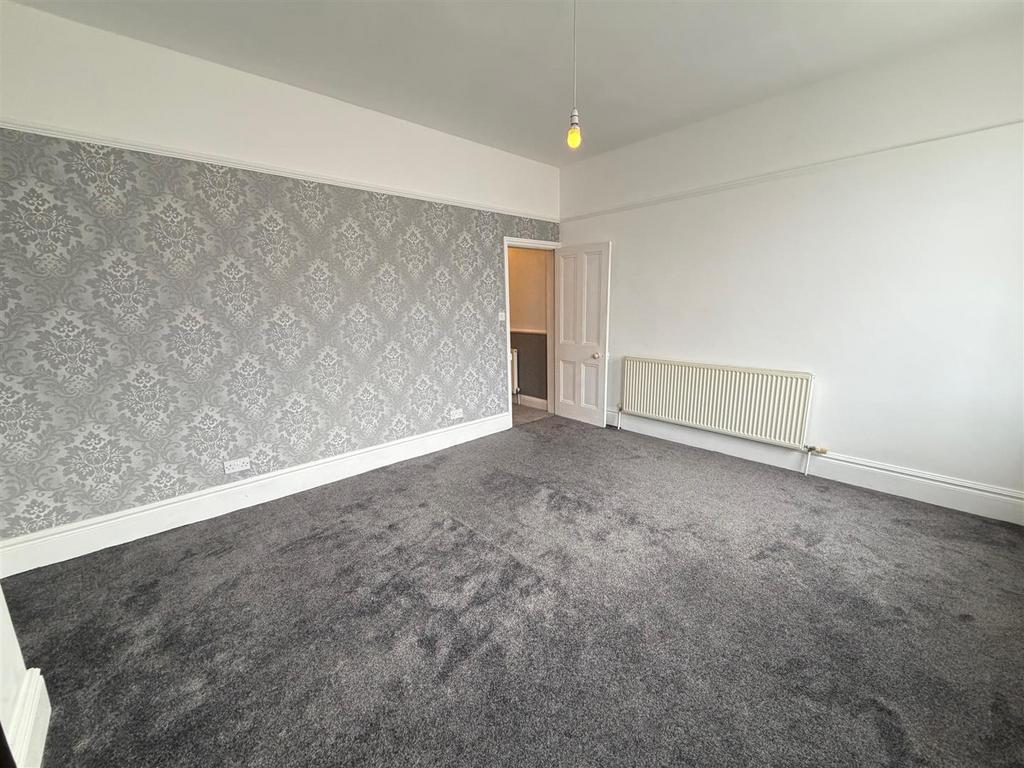 Front bedroom 2.jpg