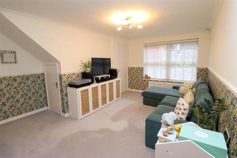 3 bedroom semi-detached house for sale, Silvester Way, Fleet GU52