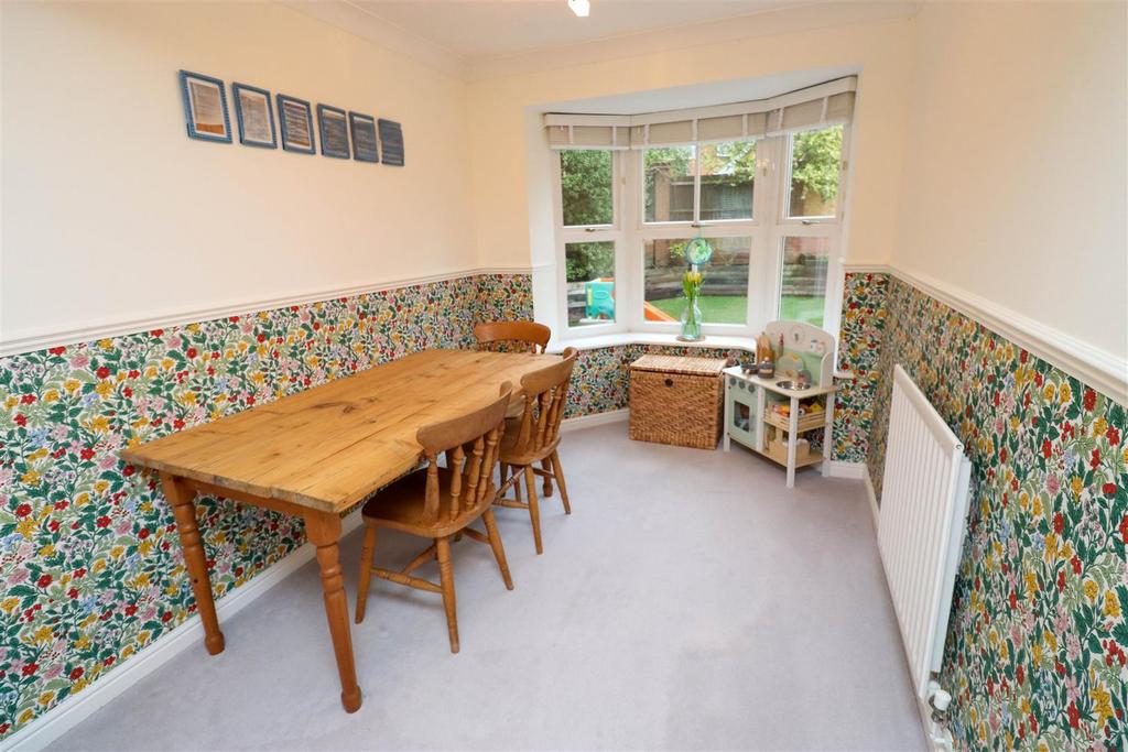 Lounge/Dining Room