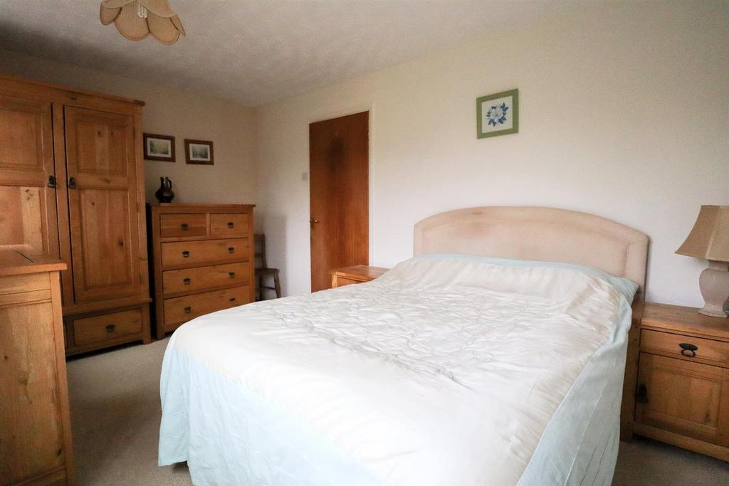 Bedroom 1 (2).jpg