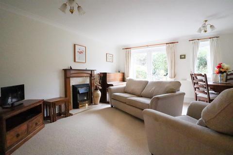 3 bedroom semi-detached house for sale, Bullfinch Close, Oakham LE15