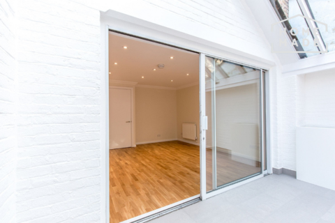 3 bedroom flat to rent, Salisbury Place, SW9