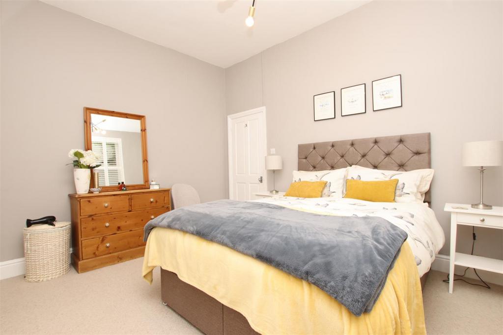 Bedroom (3).JPG