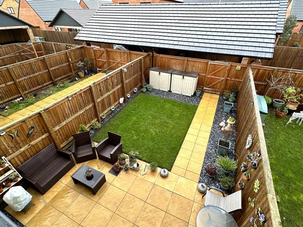 Lovely Rear Garden 073