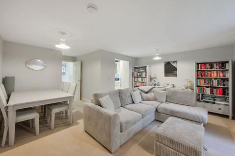 2 bedroom ground floor flat for sale, Old School Close, Redhill RH1