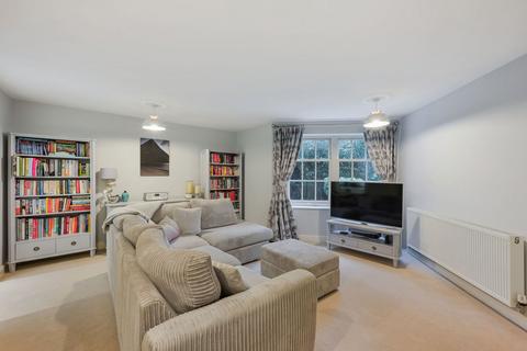 2 bedroom ground floor flat for sale, Old School Close, Redhill RH1