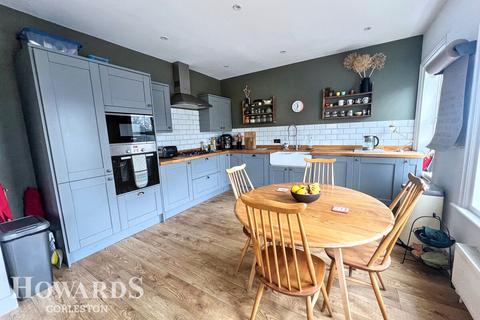 4 bedroom apartment for sale, High Street, Gorleston