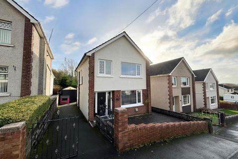 3 bedroom detached house for sale, 104 Denham Avenue, Llanelli