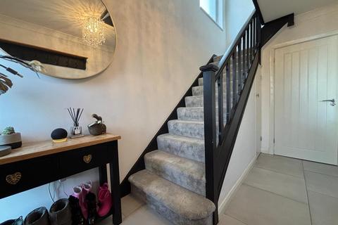 3 bedroom detached house for sale, 104 Denham Avenue, Llanelli