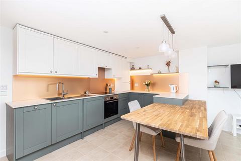 2 bedroom flat for sale, Salterns Way, Poole BH14