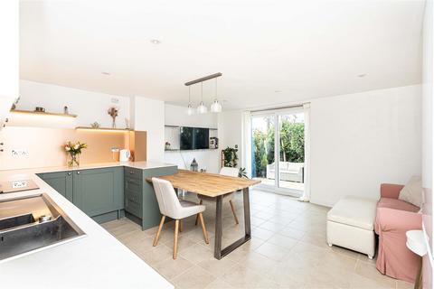 2 bedroom flat for sale, Salterns Way, Poole BH14