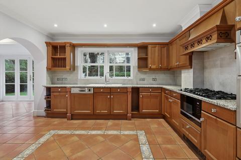5 bedroom detached house to rent, Sandringham Park, Cobham, Surrey, KT11