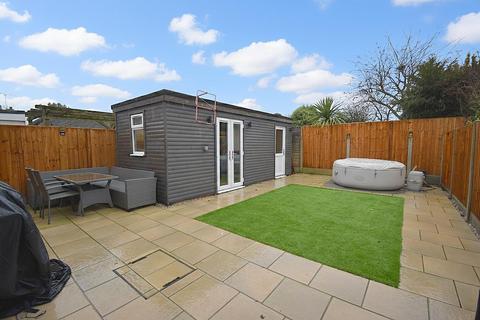 4 bedroom semi-detached house for sale, St. Davids Way, Wickford