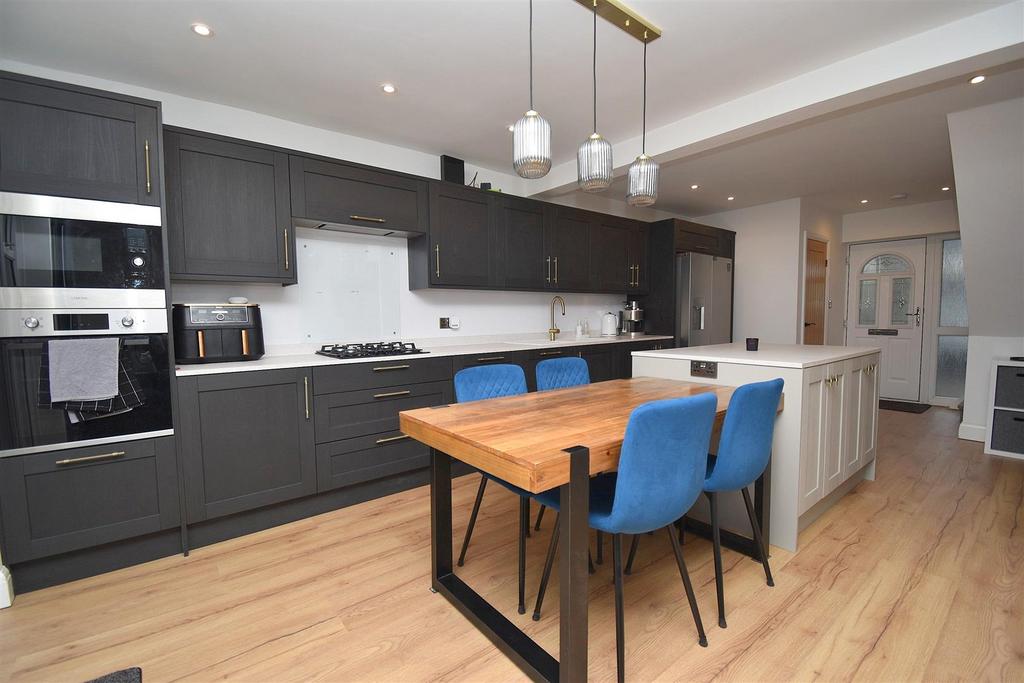 Kitchen Alt.JPG