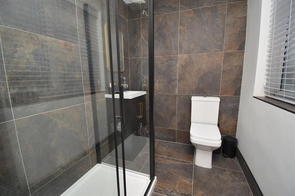 Ensuite.JPG