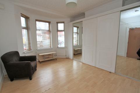 4 bedroom semi-detached house for sale, Cavendish Avenue, Eastbourne BN22