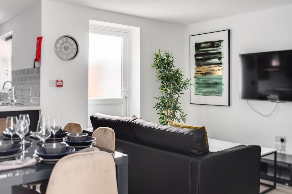 Bright and modern living room with a comfortabl...