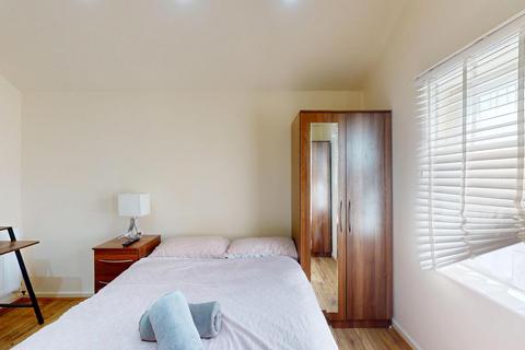 Studio to rent, Anson Road