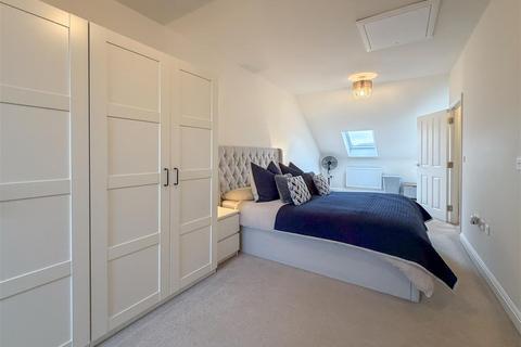 3 bedroom semi-detached house for sale, Eagle Close, Red Lodge