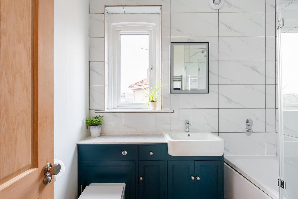 2 C2 RSA - Bathroom B.jpg
