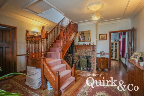 5 bedroom chalet for sale, Runnymede Road, Canvey Island, SS8