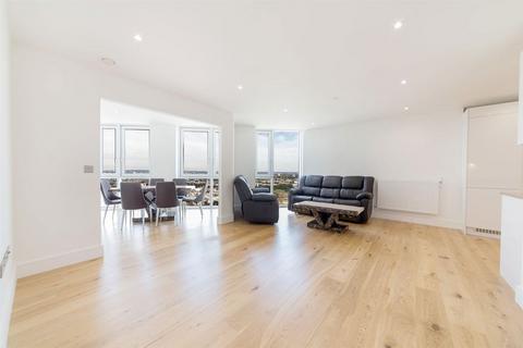 2 bedroom flat to rent, High Street, London E15