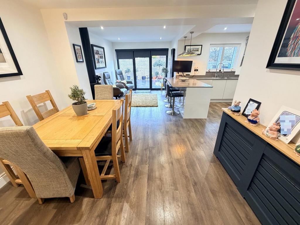 Kitchen/diner/sitting room