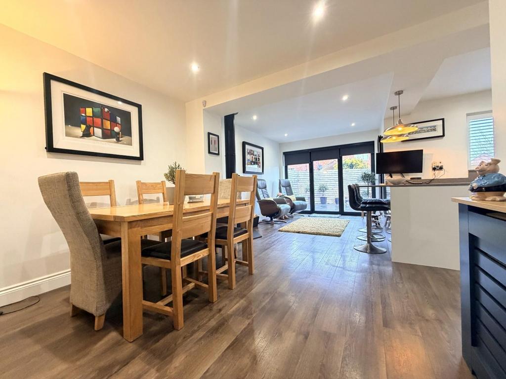 Kitchen/diner/sitting room