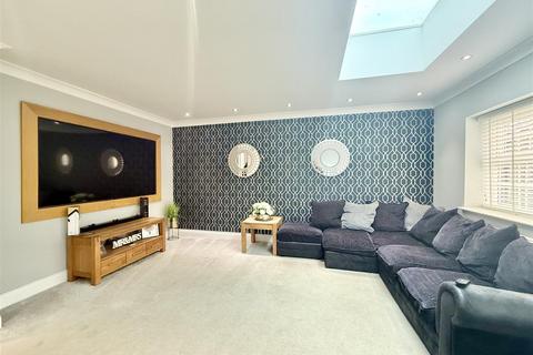 4 bedroom semi-detached house for sale, Wright Mead, Chelmsford