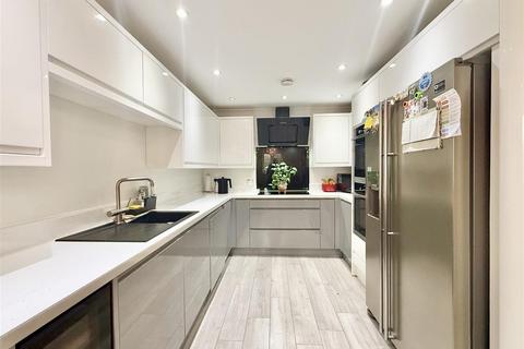 4 bedroom semi-detached house for sale, Wright Mead, Chelmsford