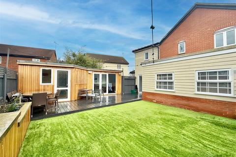 4 bedroom semi-detached house for sale, Wright Mead, Chelmsford