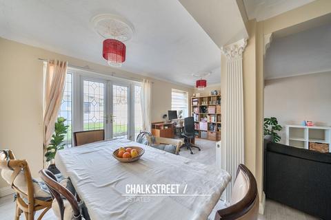 3 bedroom terraced house for sale, Manston Way, Hornchurch, RM12