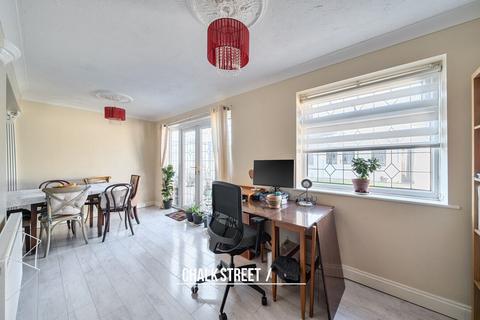 3 bedroom terraced house for sale, Manston Way, Hornchurch, RM12