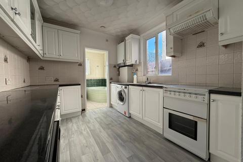 2 bedroom property to rent, South Road SO17