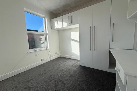 2 bedroom property to rent, South Road SO17