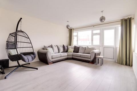 2 bedroom apartment for sale, Templewood Court, Hadleigh SS7