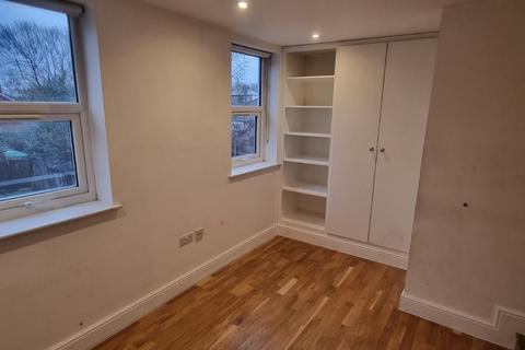2 bedroom flat to rent, 23 Elmers End Road, London SE20