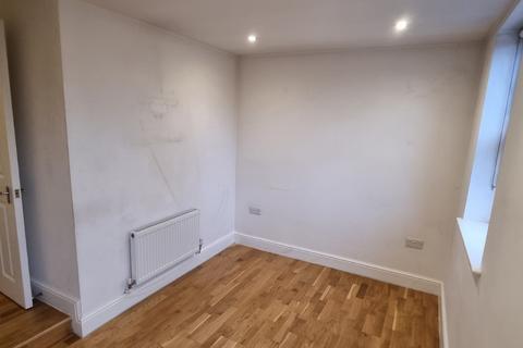 2 bedroom flat to rent, 23 Elmers End Road, London SE20
