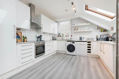 3 bedroom flat to rent, Edge Hill, London SW19