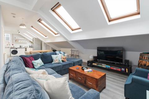 3 bedroom flat to rent, Edge Hill, London SW19