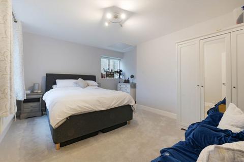 3 bedroom flat to rent, Edge Hill, London SW19