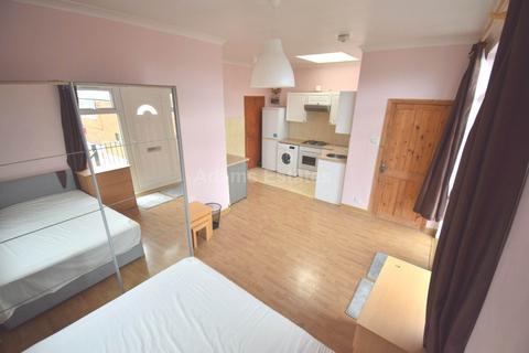1 bedroom flat to rent, London Road, Reading