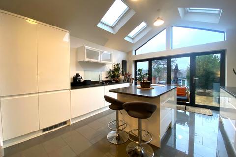 3 bedroom terraced house to rent, Broughton Road, Banbury OX16
