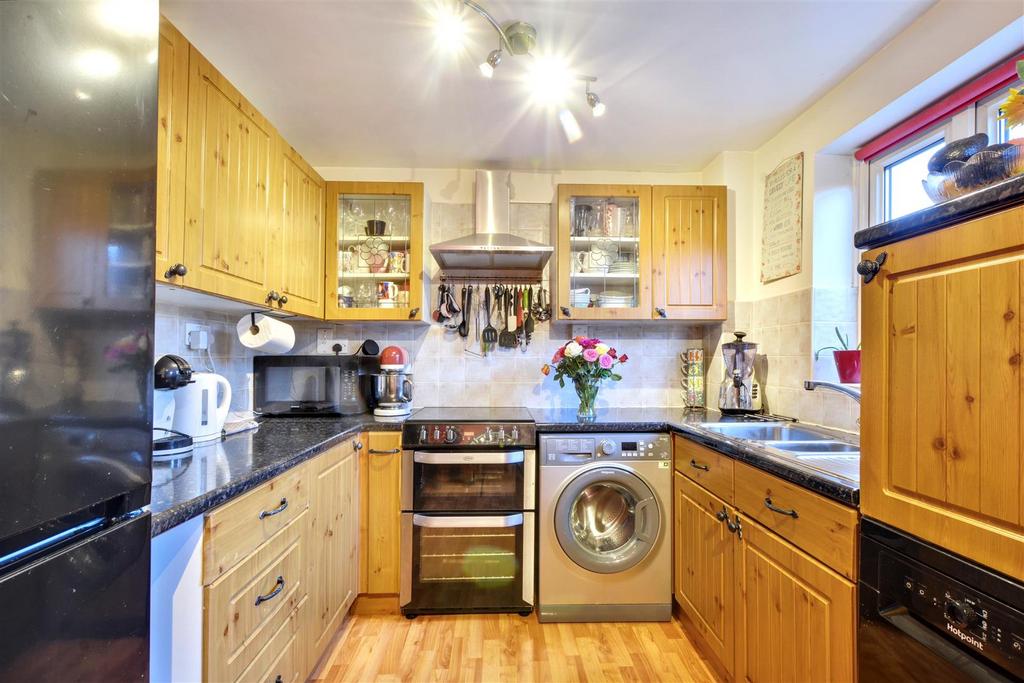 Kitchen 2.jpeg