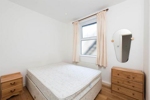 1 bedroom flat for sale, Chelverton Road, London