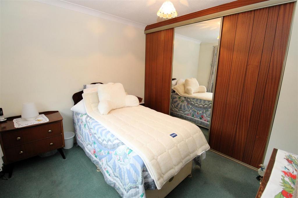 Bed 2(1).JPG